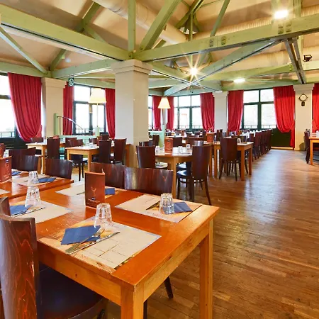 Campanile Val De France Hotel 3*