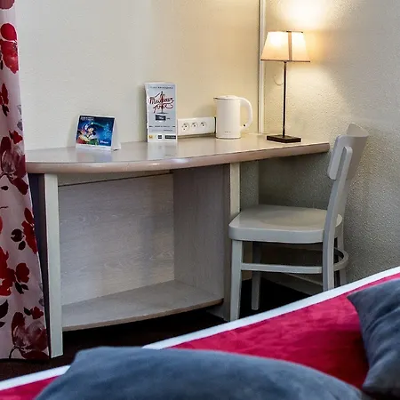 Campanile Val De France 3*