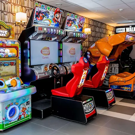 Hotel Campanile Val De France 3*