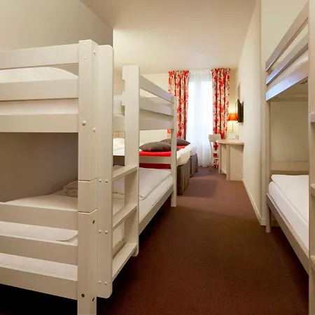 Hotel Campanile Val De France 3*