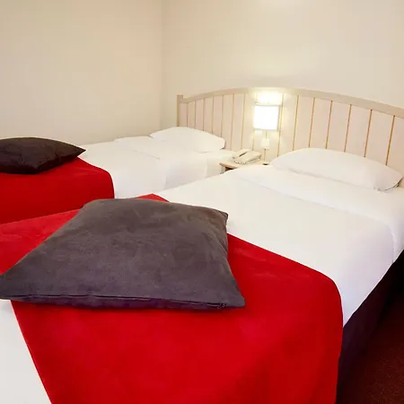 Campanile Val De France 3*