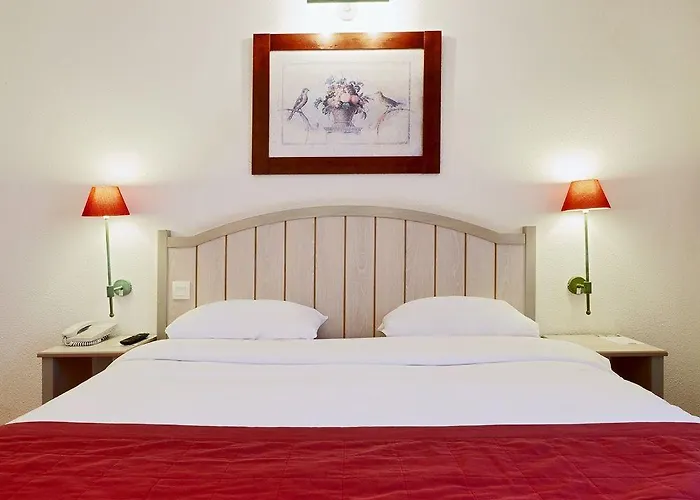 Hotel Campanile Val De France 3*