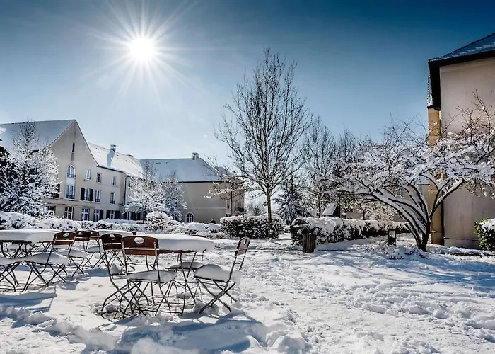Hotel Campanile Val De France