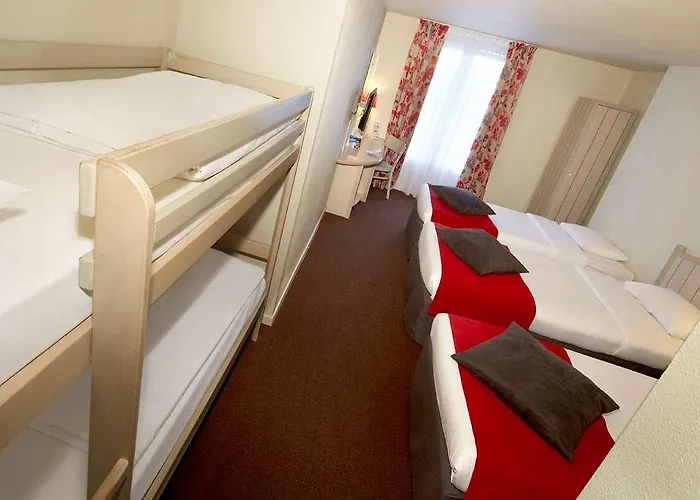 Hotel Campanile Val De France