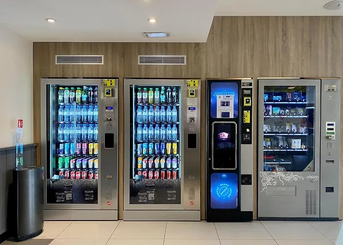 Hotel Campanile Val De France 3*