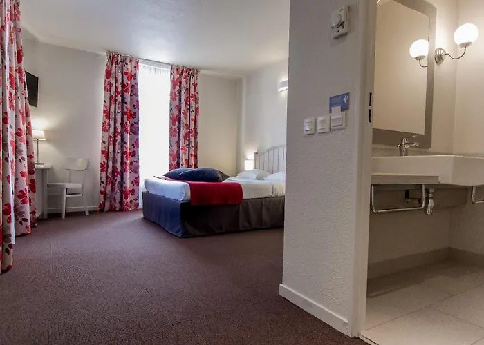 Campanile Val De France Hotel 3*