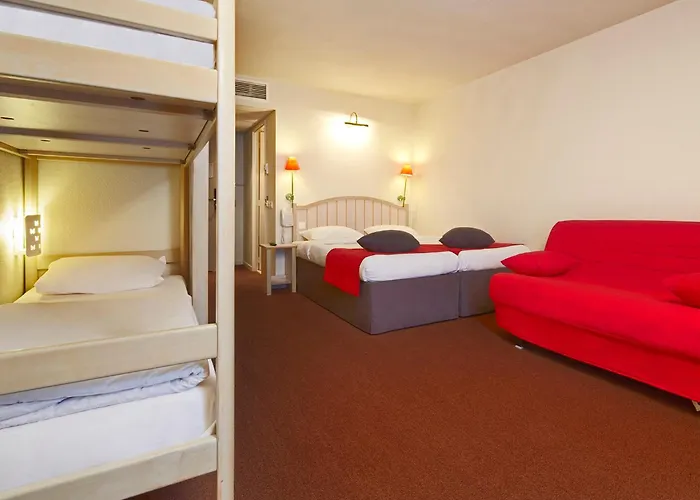 Hotel Campanile Val De France