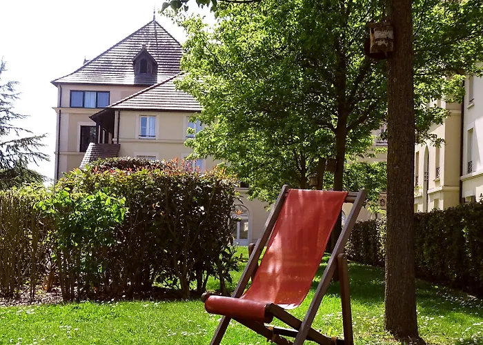 Hotel Campanile Val De France