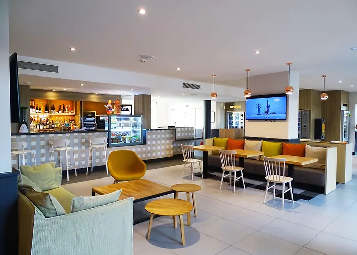 Campanile Val De France