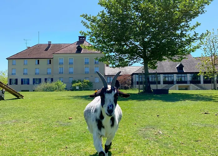 Hotel Campanile Val De France