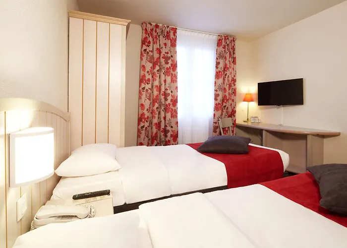 Campanile Val De France Hotel 3*