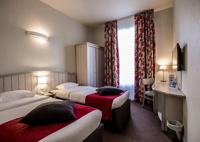 Campanile Val De France Hotel 3*