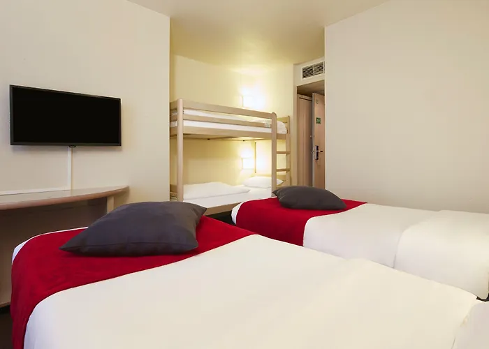 Hotel Campanile Val De France 3*