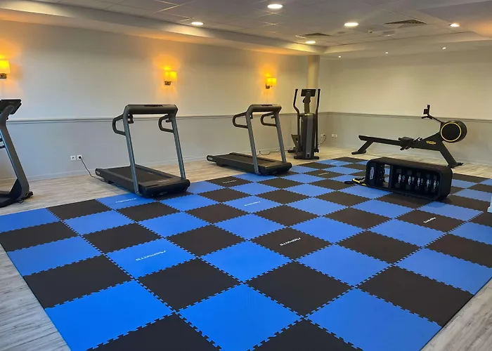 Campanile Val De France Hotel 3*