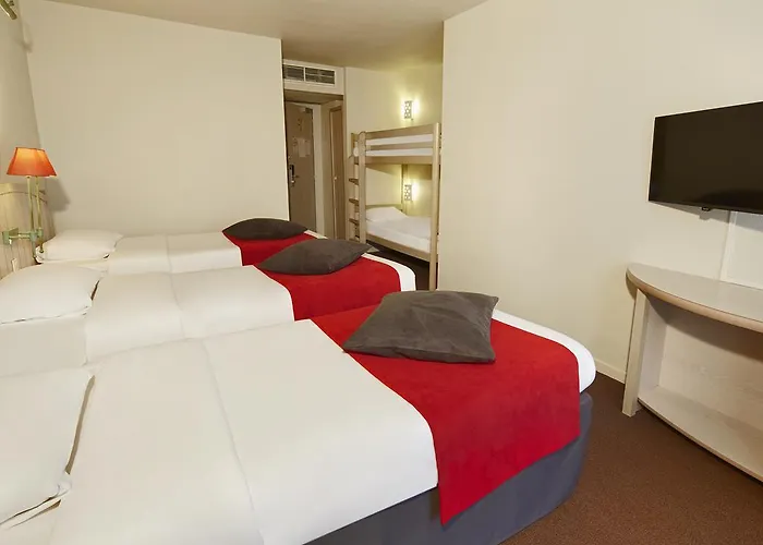 Campanile Val De France 3*