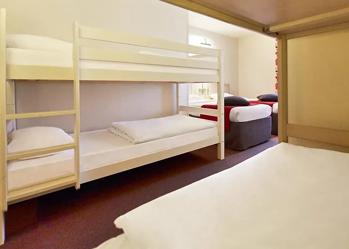 Hotel Campanile Val De France