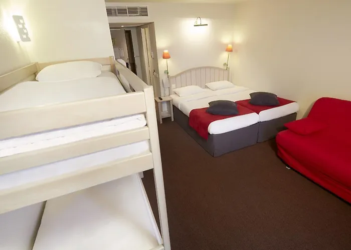 Campanile Val De France 3*