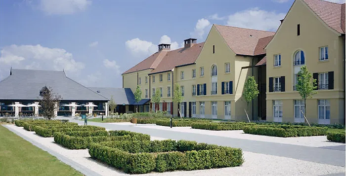 Campanile Val De France Hotel 3*