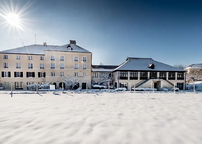 Hotel Campanile Val De France