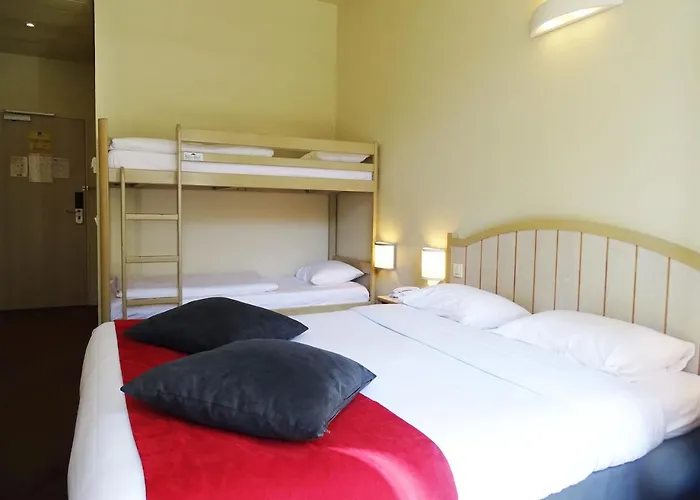 Campanile Val De France 3*