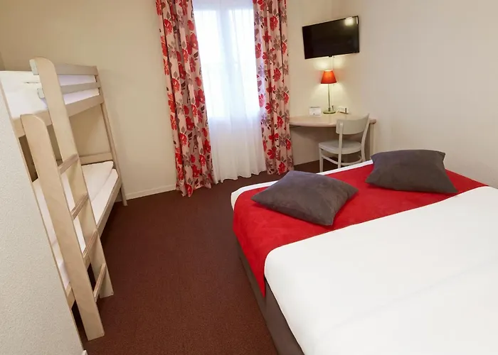 Hotel Campanile Val De France