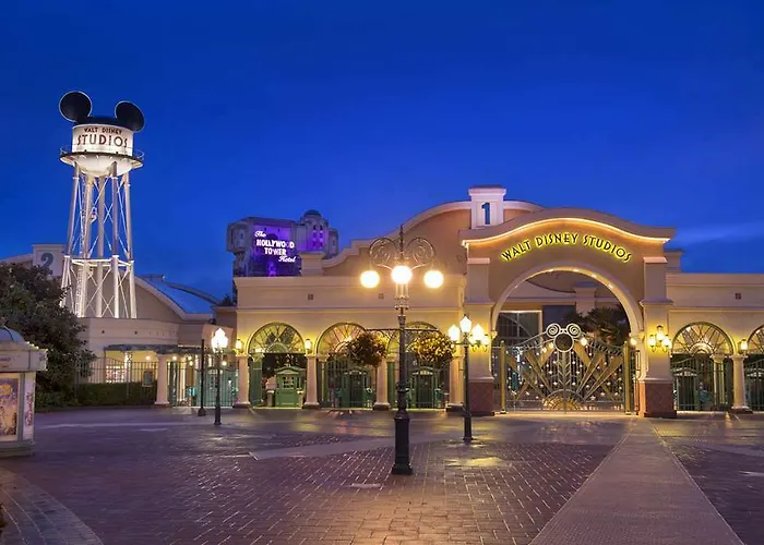 Hotel Campanile Val De France