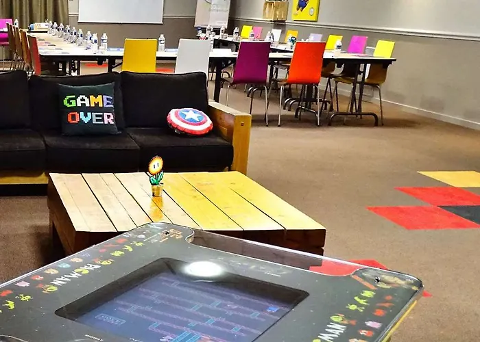 Campanile Val De France 3*