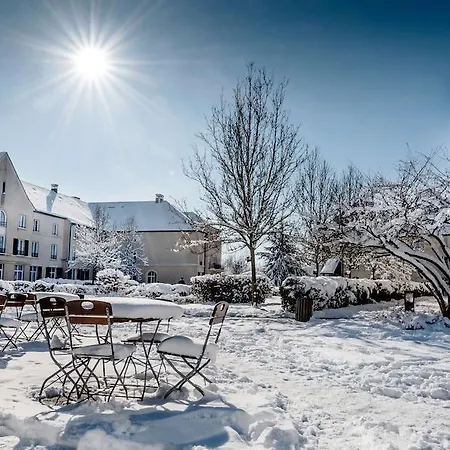 Hotel Campanile Val De France