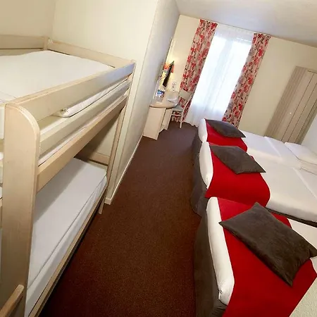 Hotel Campanile Val De France