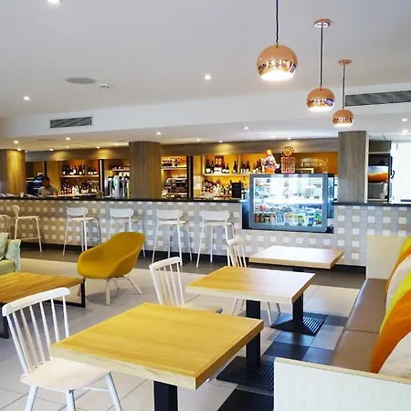 Hotel Campanile Val De France 3*