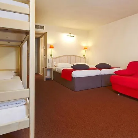 Hotel Campanile Val De France