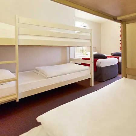 Hotel Campanile Val De France